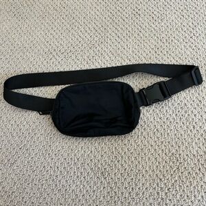 Lululemon Everywhere Belt Bag 1L